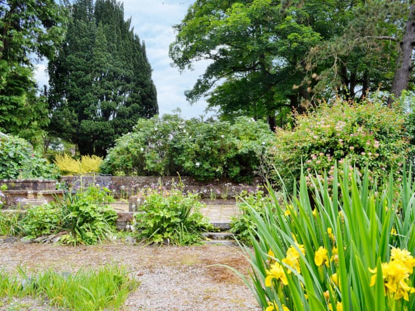 Garden and grounds | Kirkennan Mews, Palnackie, Castle Douglas
