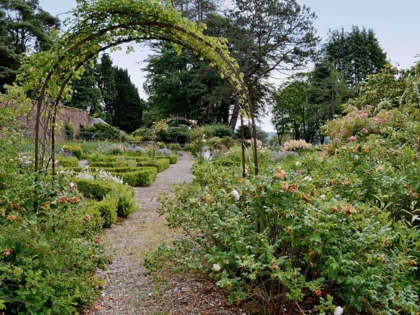 Garden and grounds | Kirkennan Lodge, Palnackie, Castle Douglas