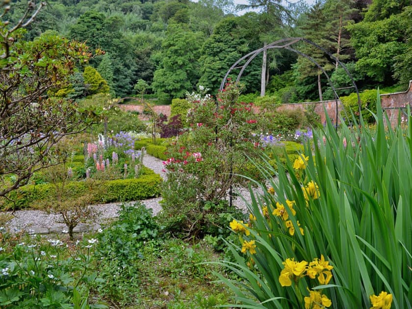 Garden and grounds | Kirkennan Lodge, Palnackie, Castle Douglas