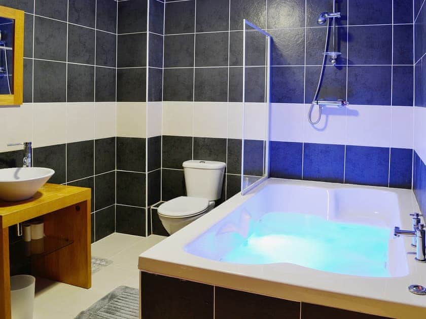 Bathroom | Llwyn Rhedyn, Blaenau Ffestiniog