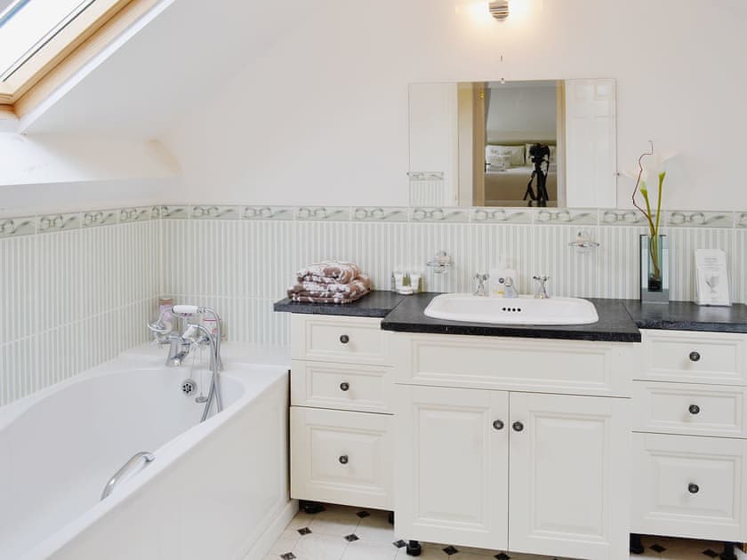 Bathroom | Smithy Cottage, Betws-y-Coed