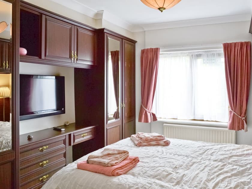 Master bedroom | Woodend Bungalow, Huthwaite, nr. Sutton-in-Ashfield
