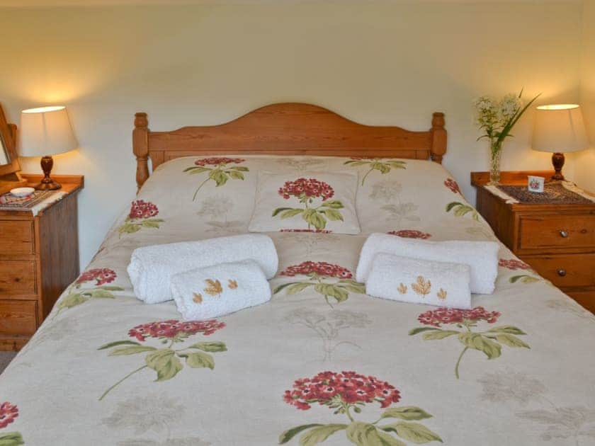 Double bedroom | Henley Bridge Holiday Cottage, Ashburnham, nr. Battle