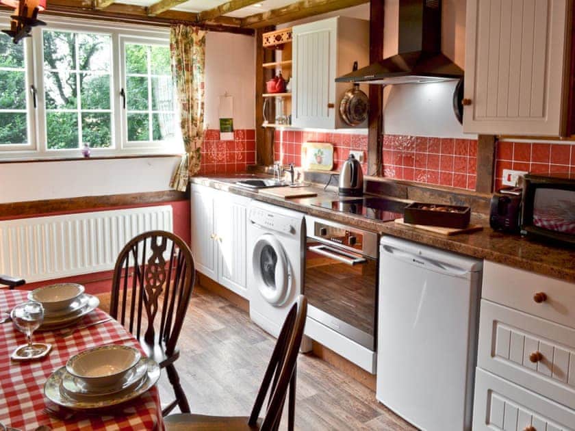 Kitchen/diner | Henley Bridge Holiday Cottage, Ashburnham, nr. Battle
