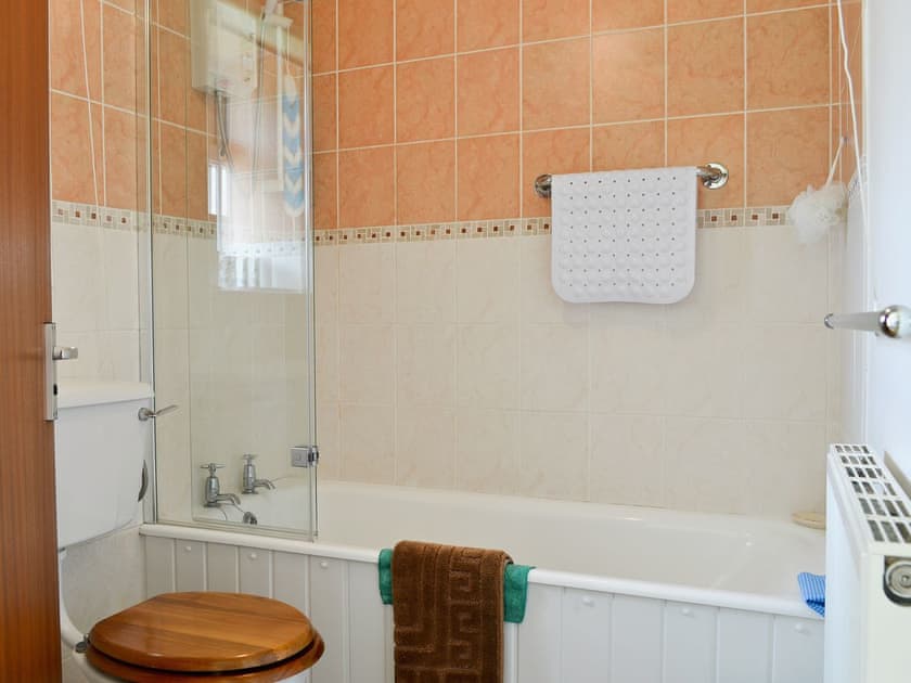 Bathroom | Fron Erch Cottages, Abererch, nr. Pwllheli