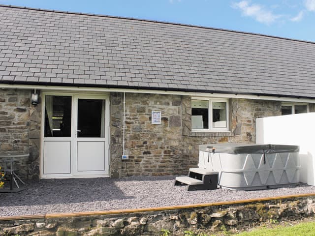 Maesydderwen Holiday Cottages Wren Cottage Ref Cc632043 In