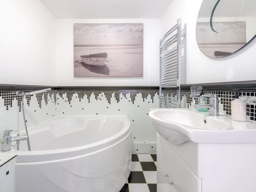 Bathroom | Trescowthick - Trescowthick Barn, St Newlyn, nr. Newquay