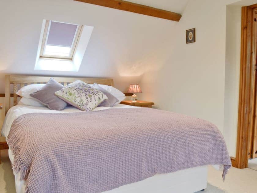 Comfy double bedroom | The Granary - The Farm, East Tytherton, Chippenham