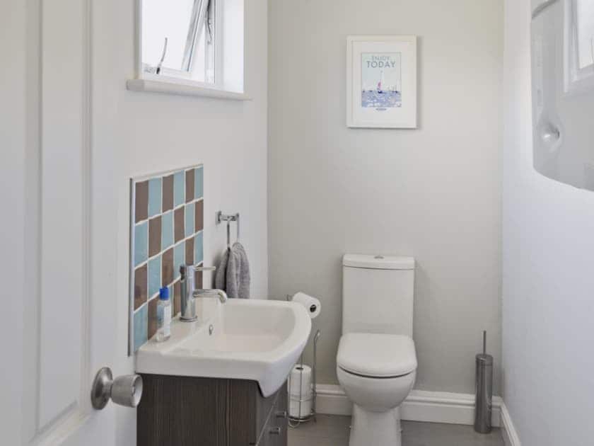 Bathroom | Sand Dunes, Polmear, nr. Par