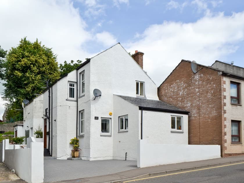 Exterior | Fiona’s Cottage, Crieff