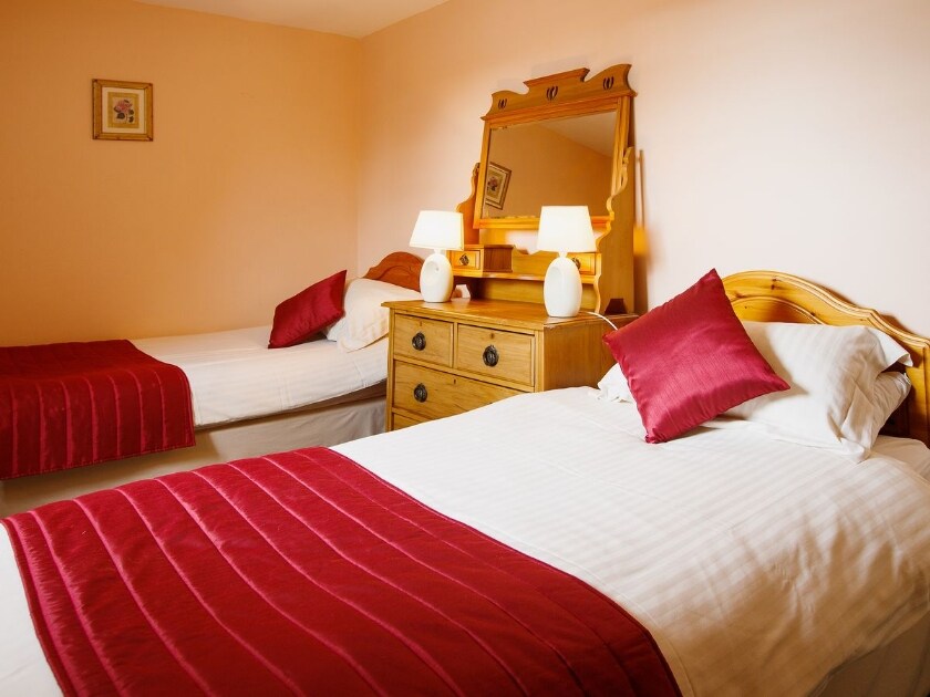 Twin bedroom | The Coach House, Freshwater East near Pembroke