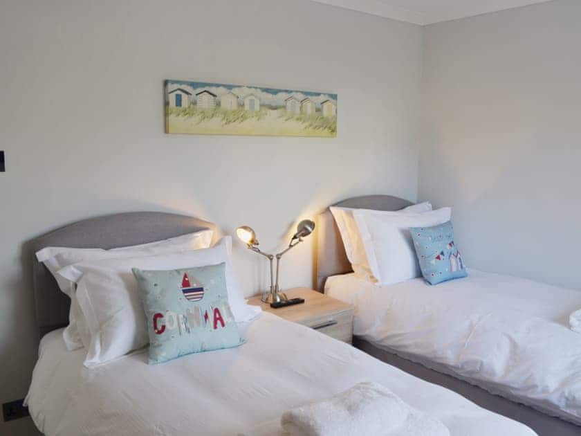 Twin bedroom | Sand Dunes, Polmear, nr. Par