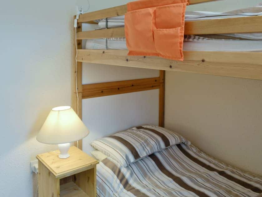 Bunk bedroom | Fairlawns, Fairbourne