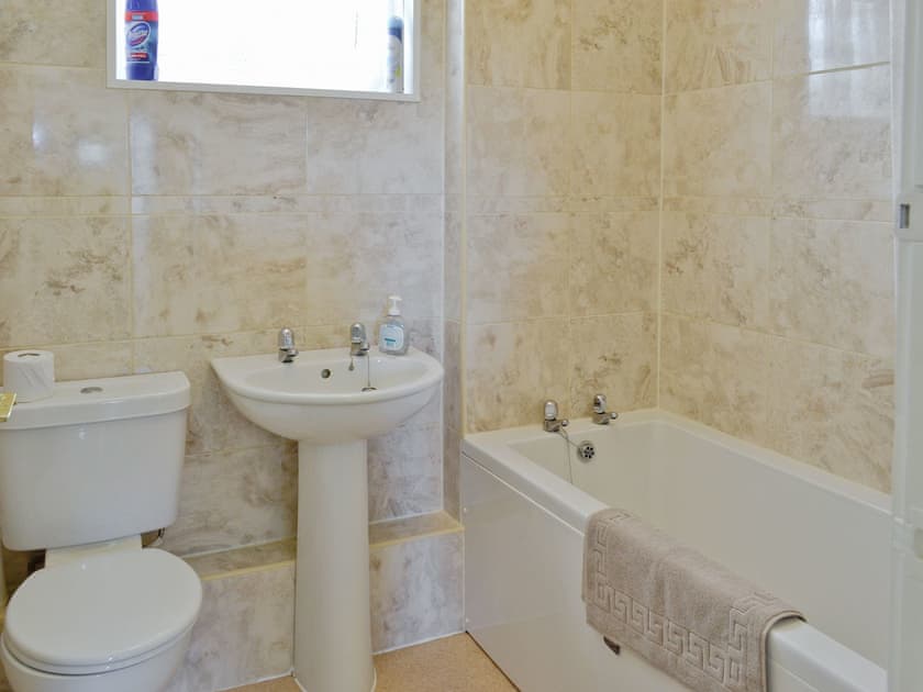 Bathroom | Fairlawns, Fairbourne