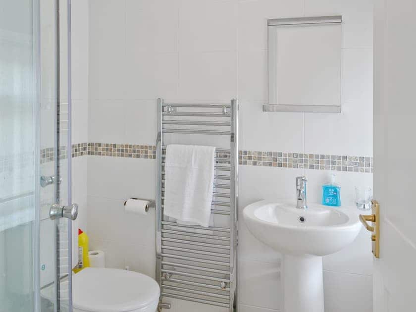 Bathroom | Sisial Y Llyn, Bala