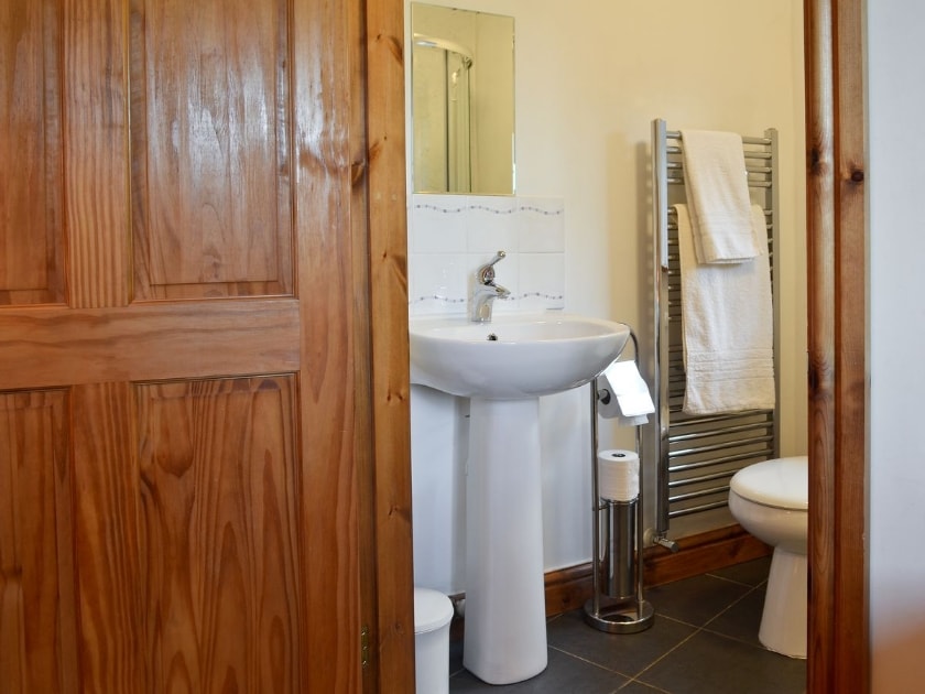 En-suite | Tan Rallt Barn, Tregarth, nr. Bangor