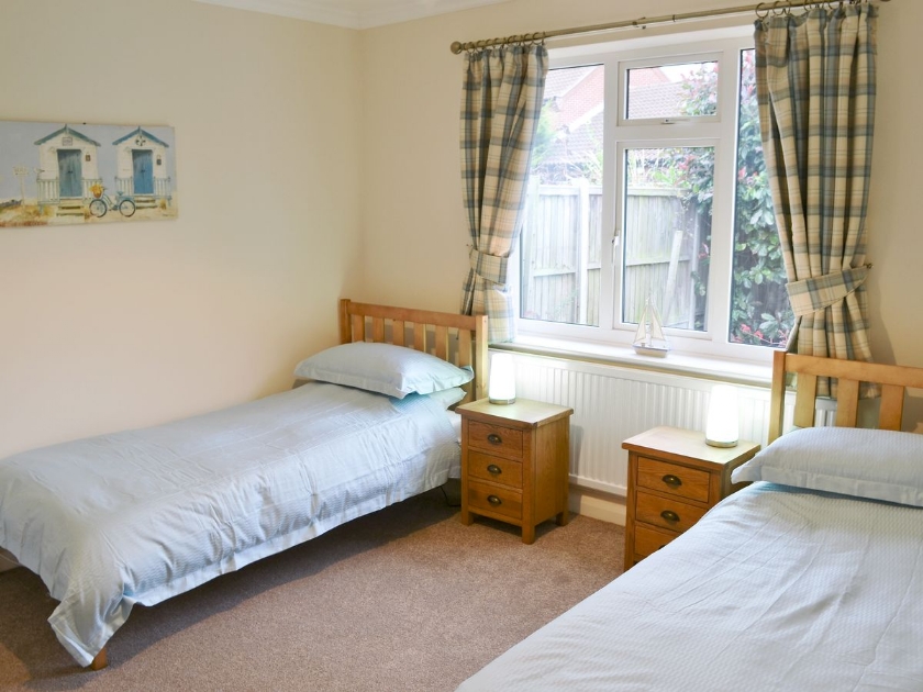 Twin bedroom | Southbank Villa, Mundesley