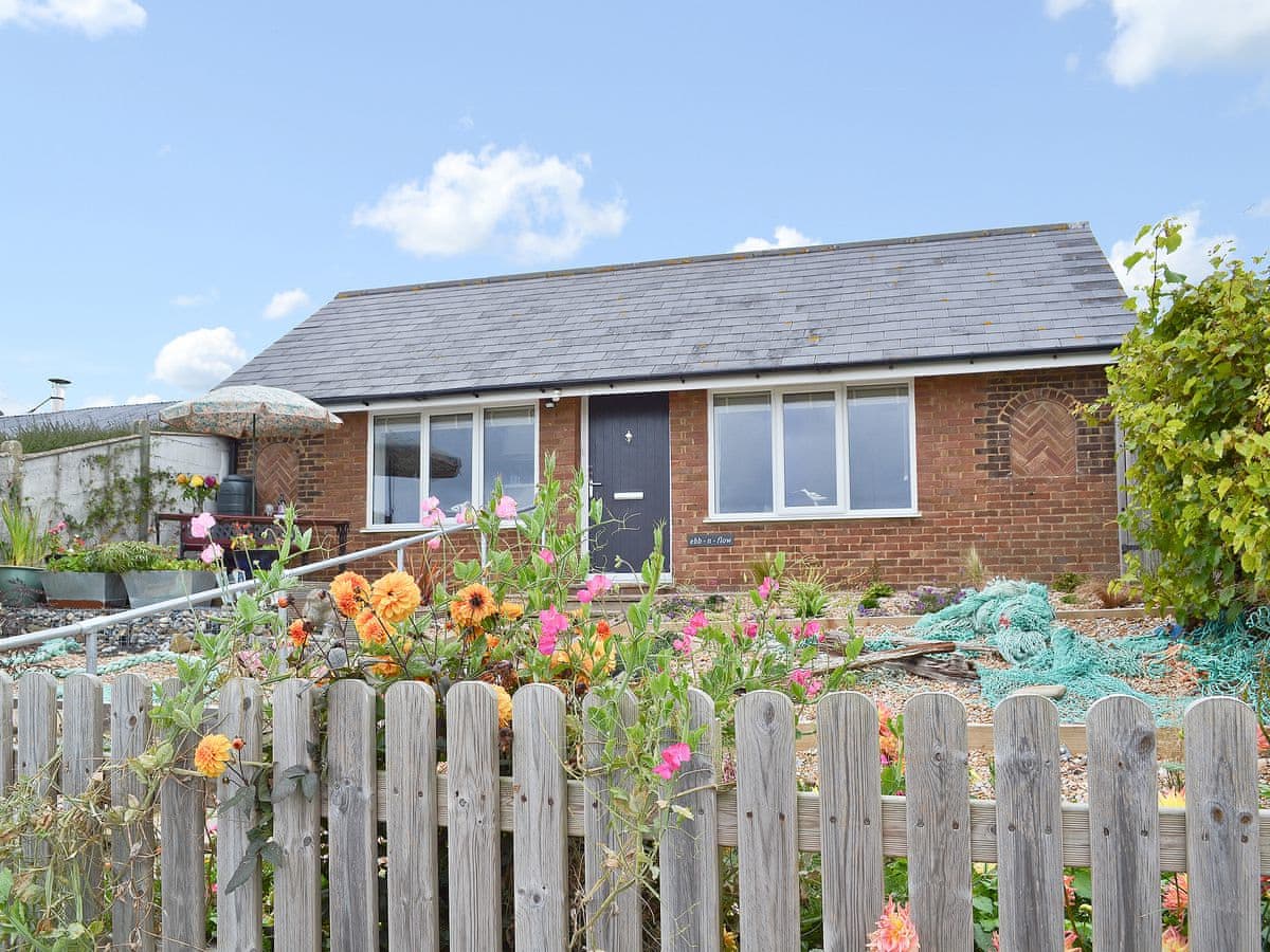 Ebb N Flow Ref W43951 In Winchelsea Beach Near Rye Sussex