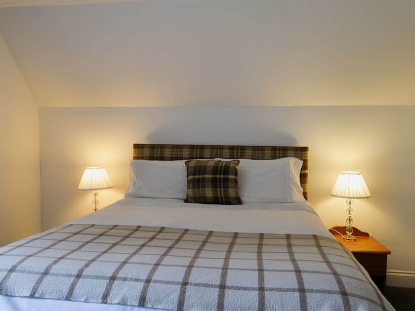 Bedroom with kingsize bed | Checkers Cottage, Kiltarlity near Beauly