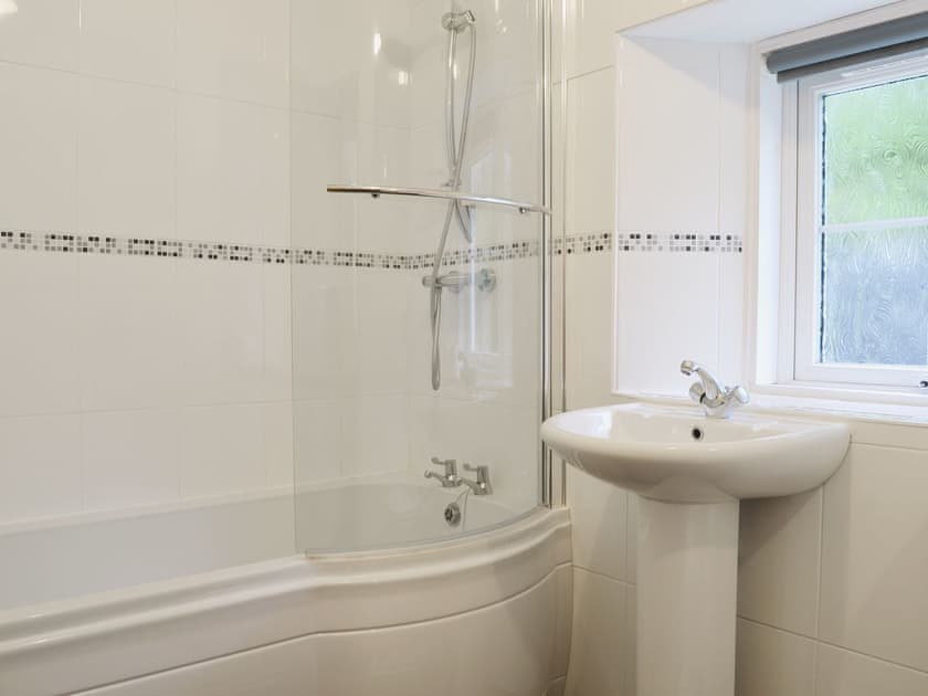 Bathroom | Checkers Cottage, Kiltarlity near Beauly