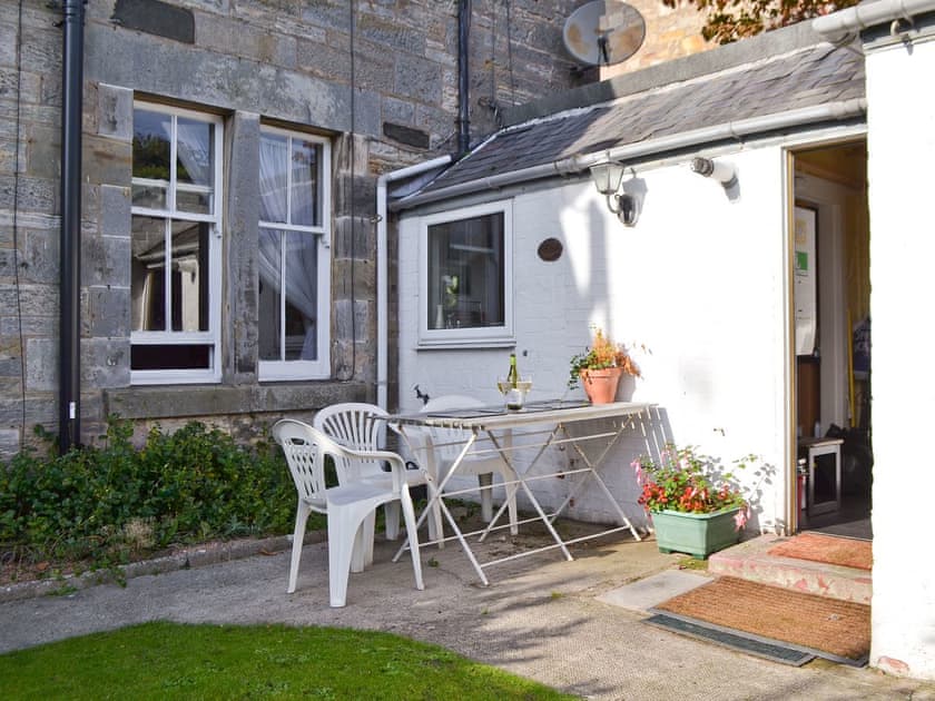 Sitting-out-area | Helenslea, St Andrews