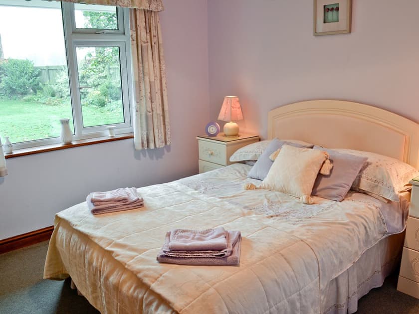 Double bedroom | Cleeve Cottages - South Cleeve Bungalow, Churchinford, nr. Taunton