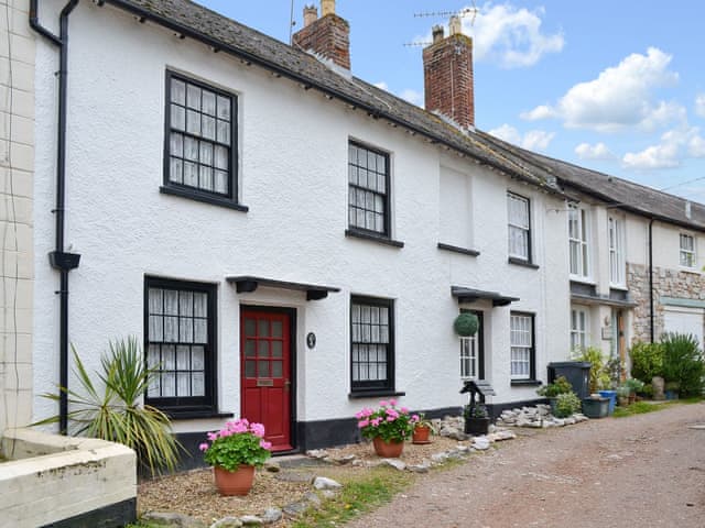 Pebbles Ref W44035 In Lympstone Near Exmouth Devon Cottages Com