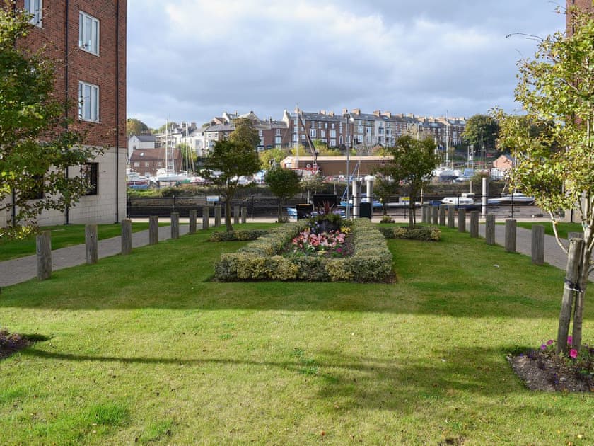 Garden and grounds | Picturesk, Whitby
