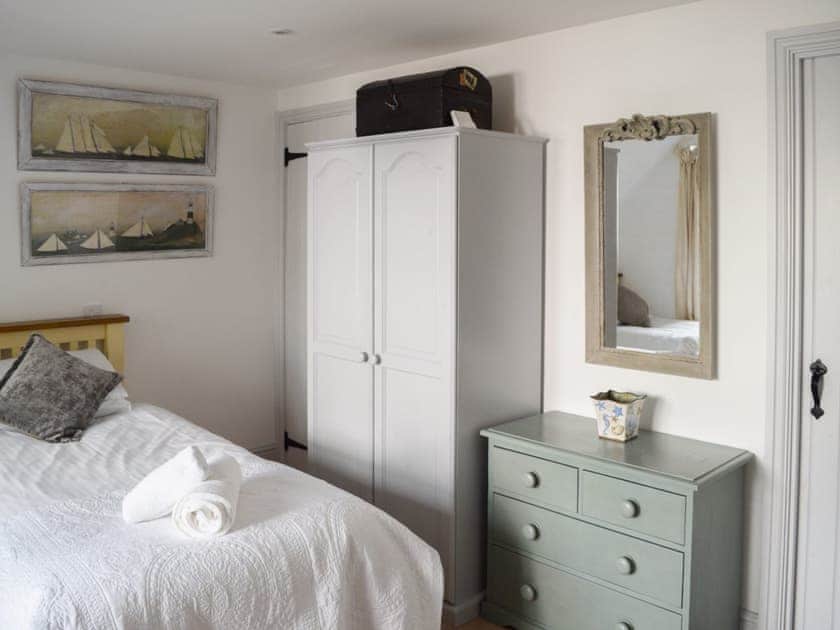 Twin bedroom | Shadycombe Lodge, Salcombe