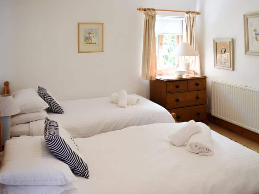 Twin bedroom | Shadycombe Lodge, Salcombe