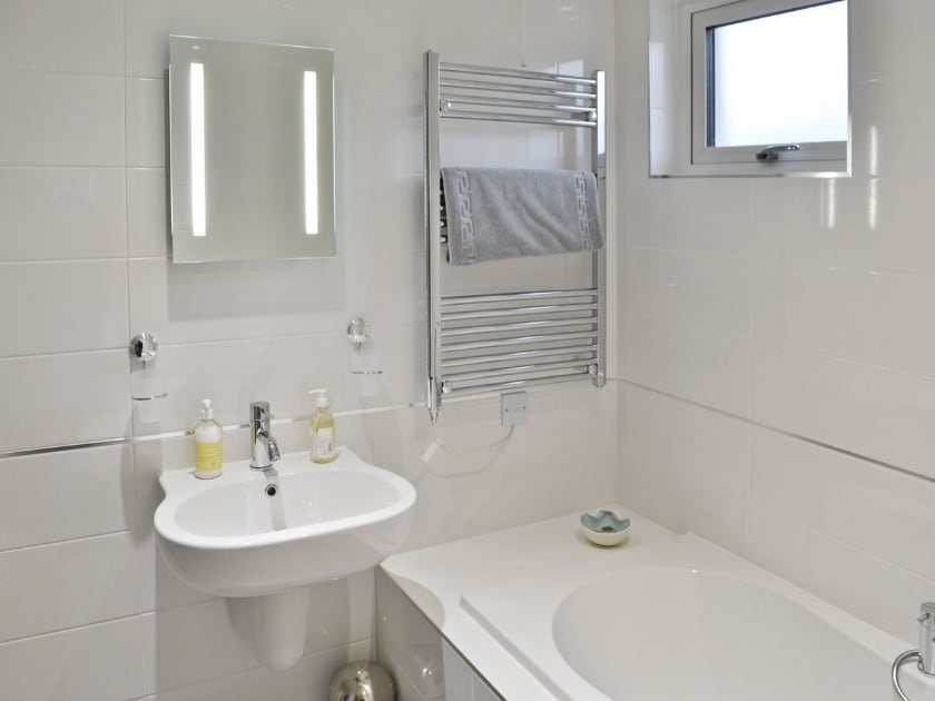 Bathroom | Sand Dunes, Polmear, nr. Par