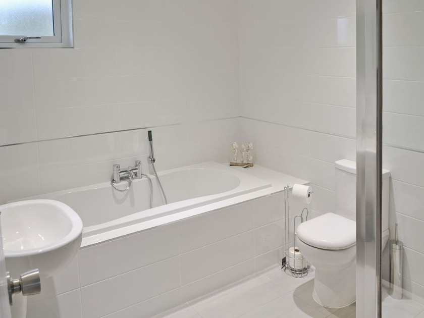 Bathroom | Sand Dunes, Polmear, nr. Par