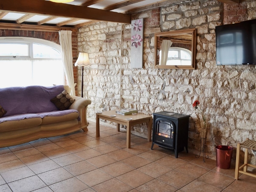 Living room/dining room | Beacon Farm - Peregrine Cottage, Flamborough
