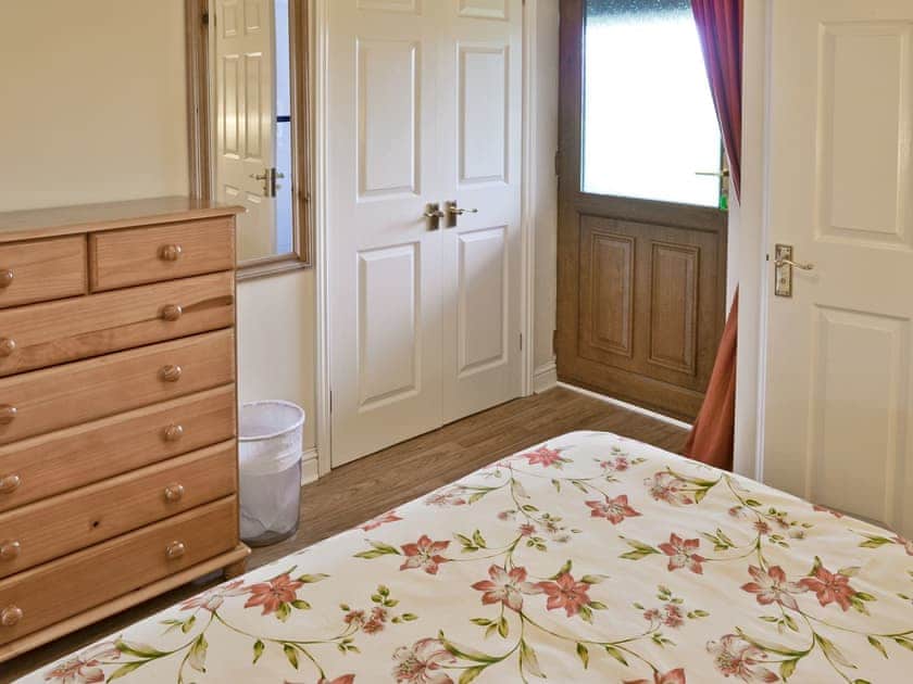 Double bedroom| Linley Farm Cottages - Meadow View Cottage, St Osyth