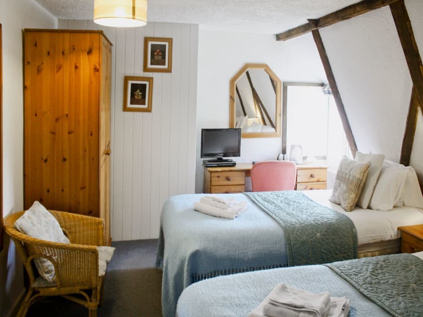 Twin bedroom | Churchview House, Winterbourne Abbas, nr. Dorchester