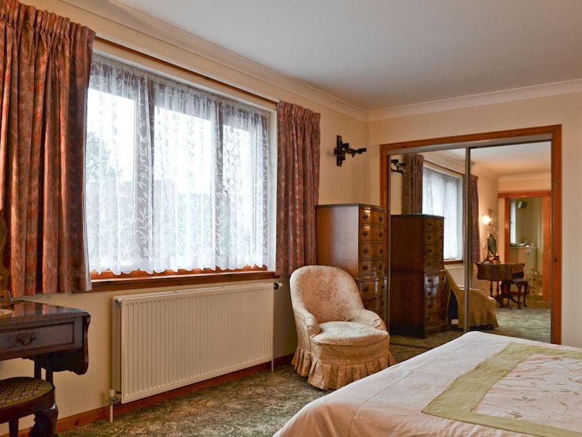 Spacious double bedroom | Shielgreen, Blairgowrie