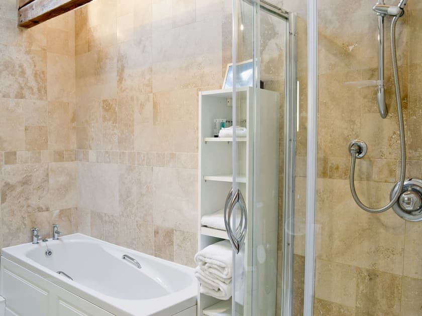 Modern bathroom with separate shower cubicle | Haddock’s Nook, Aldwark, near Alne