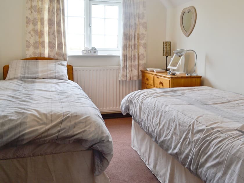 Twin bedroom | Fir Tree Cottage, Stretton-on-Fosse, near Moreton-in-Marsh