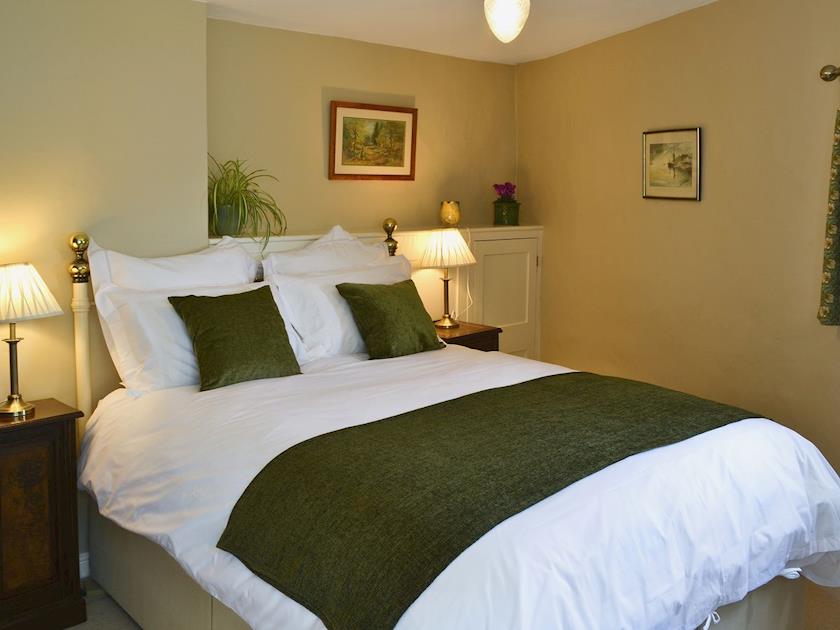 Cosy twin bedroom | Pippin Cottage, Holt
