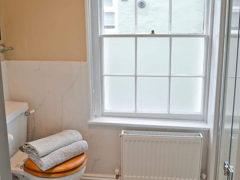 Shower with WC | Pippin Cottage, Holt