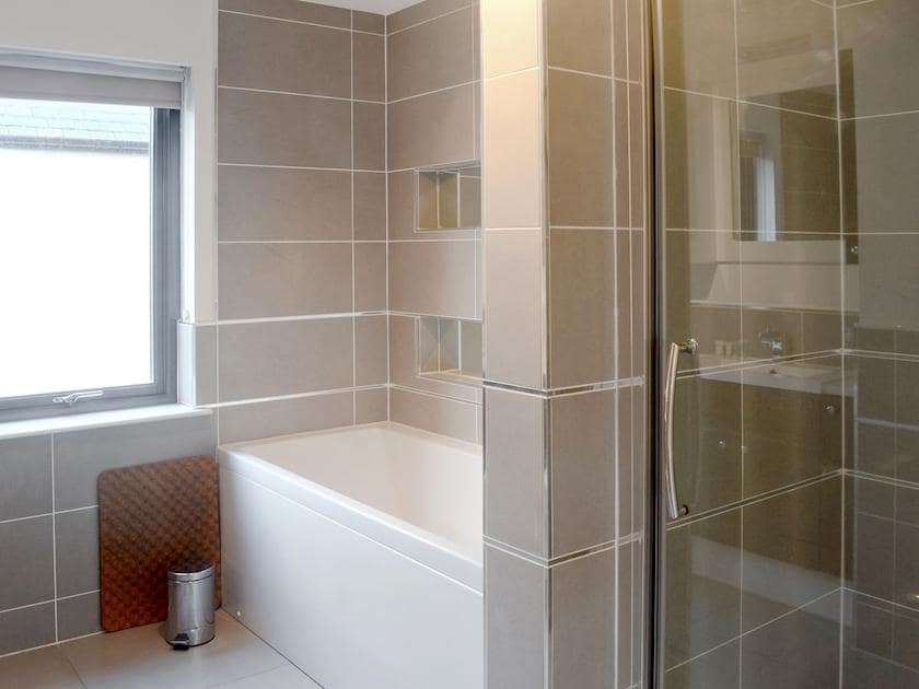 Family bathroom | Stac Polly Lodge, Achiltibuie near Ullapool