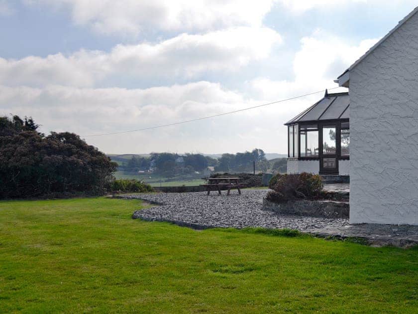 Garden | Bwthyn Pereos, Cemlyn near Amlwch