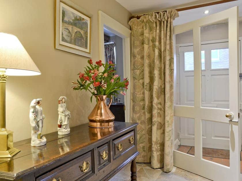 Elegant entrance hall | Friary Cottage, Ludlow