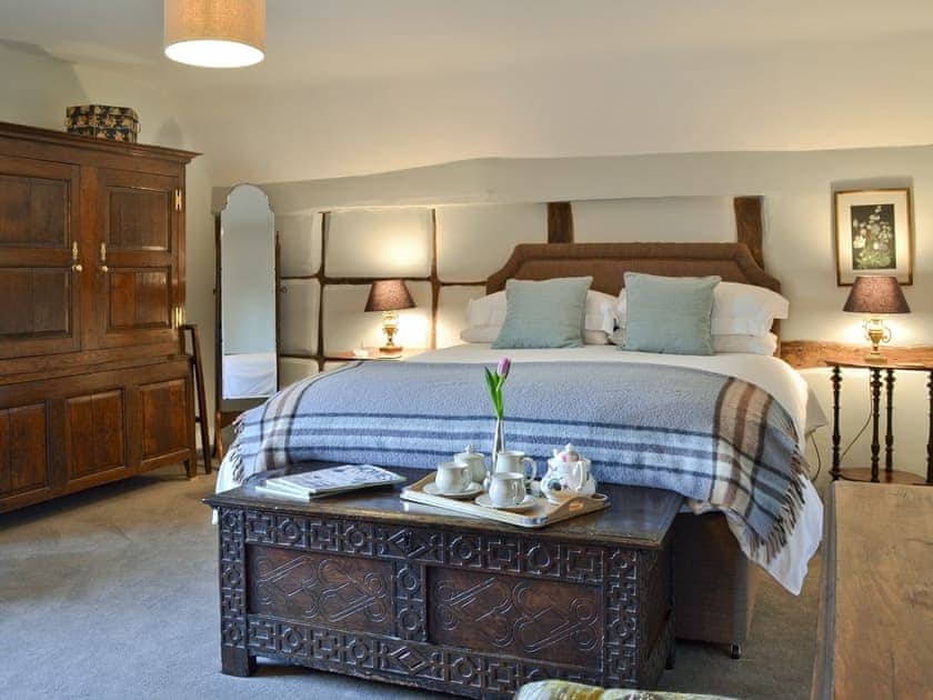 Spacious master bedroom | Friary Cottage, Ludlow