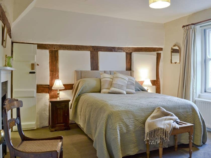 Historic features in comfortable double room | Friary Cottage, Ludlow