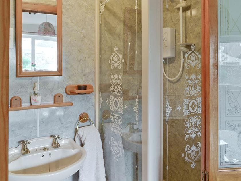 Great En-suite shower room | Rhonepark Steading, Crossmichael, near Castle Douglas