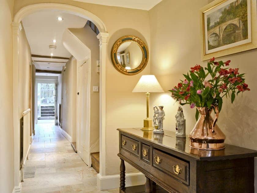 Splendid entrance hallway | Friary Cottage, Ludlow