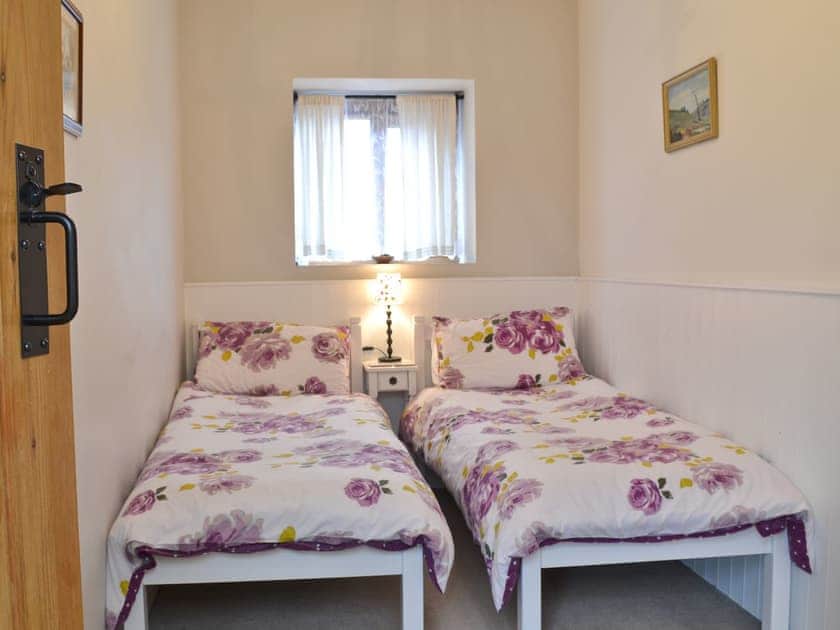 Twin bedroom | Panteg Cottage, Nebo, near Aberaeron