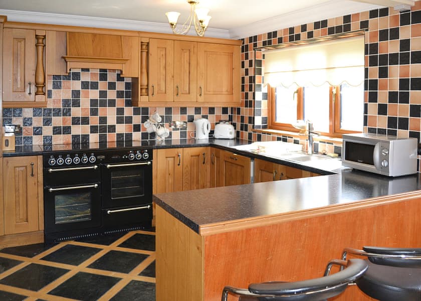 Granary Cottage - Aberdwylan Holiday Park, Carmarthenshire