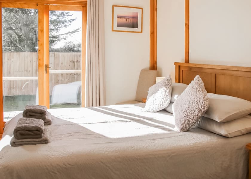 Buzzard Lodge - Acksea Lodges, Oswestry